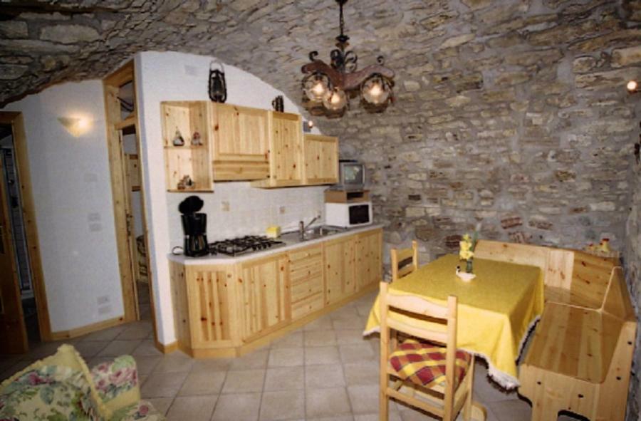 Appartamenti Serena - La Grotta Гарньяно Екстер'єр фото