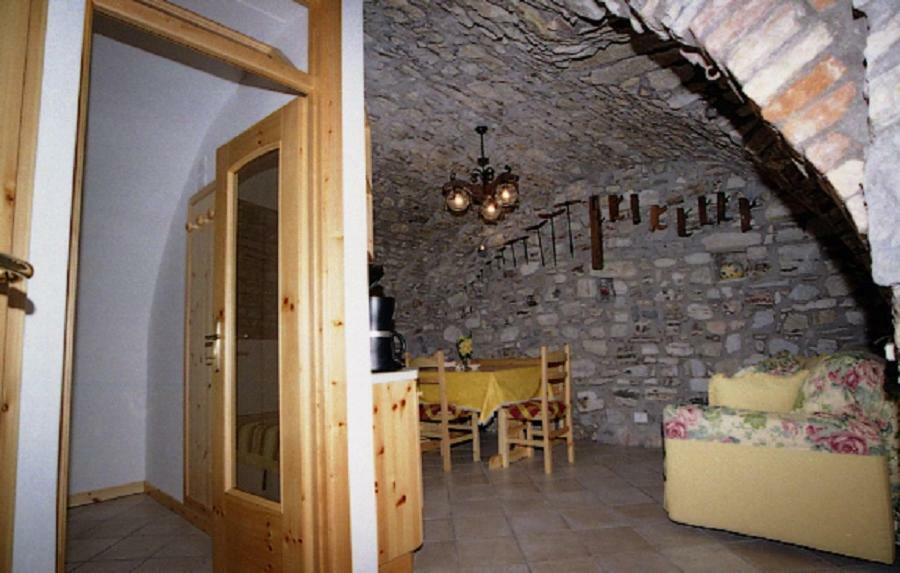 Appartamenti Serena - La Grotta Гарньяно Екстер'єр фото
