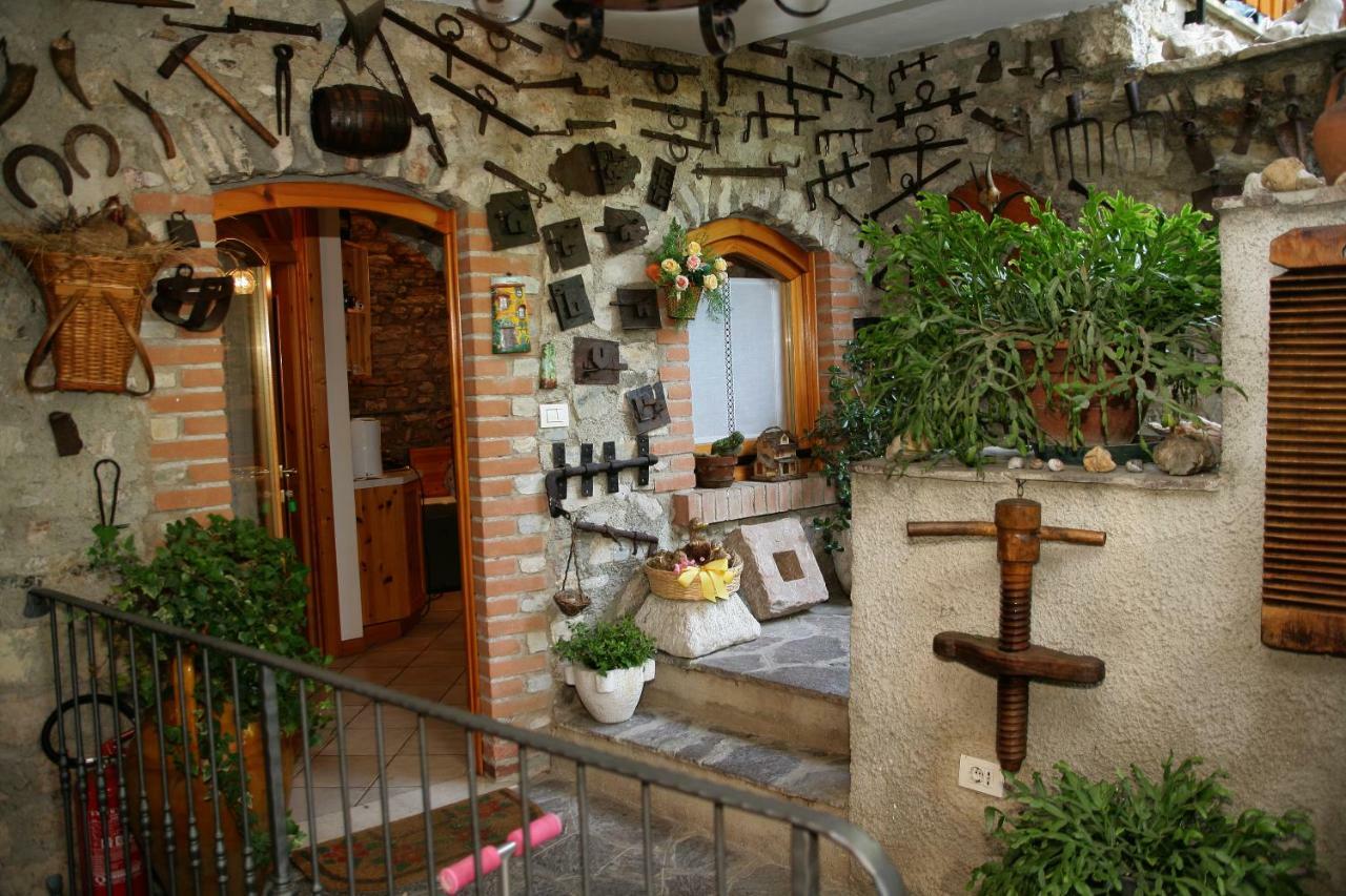 Appartamenti Serena - La Grotta Гарньяно Екстер'єр фото